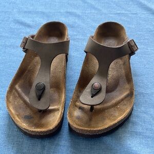 Womens Birkenstock size 39 brown Gizeh sandal
